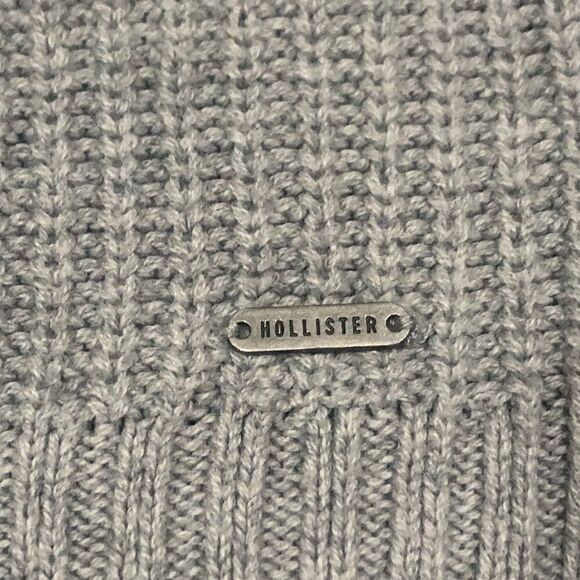 HOLLISTER OVERSIZED SWEATER SIZE SMALL - Picture 2 of 7